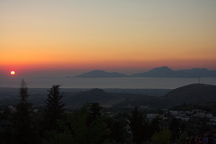 zia IMG_6456-1.jpg - Solen ned over øen Kàlimnos