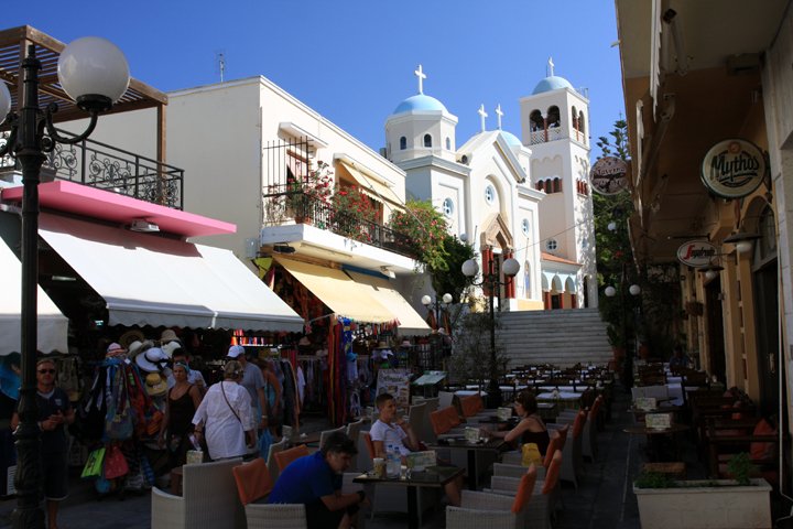 kos by IMG_6618.jpg - Gade der fører op til kirken Agios Nikolaos